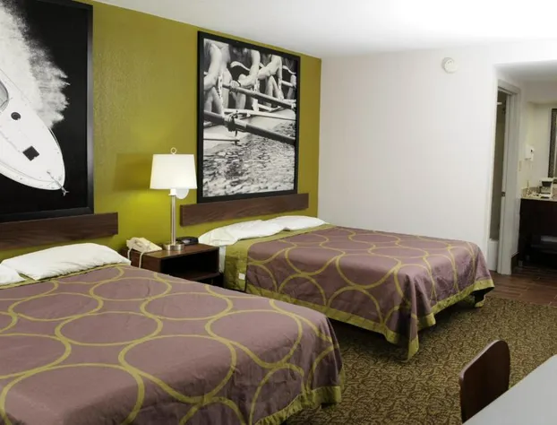 Super 8 by Wyndham Gainesville hotel detail image 3