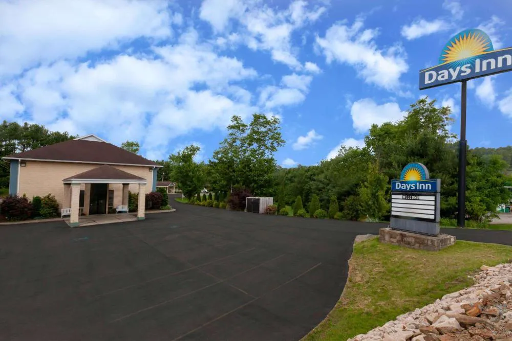 Days Inn by Wyndham Donegal hotel hero