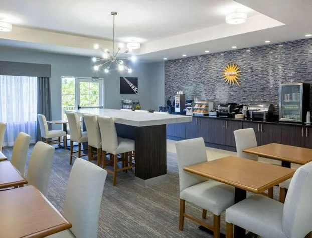 La Quinta Inn & Suites by Wyndham Sebring hotel detail image 2