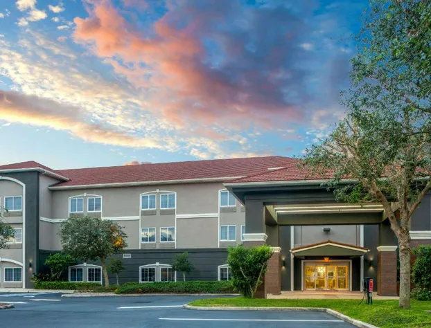 La Quinta Inn & Suites by Wyndham Sebring hotel detail image 4