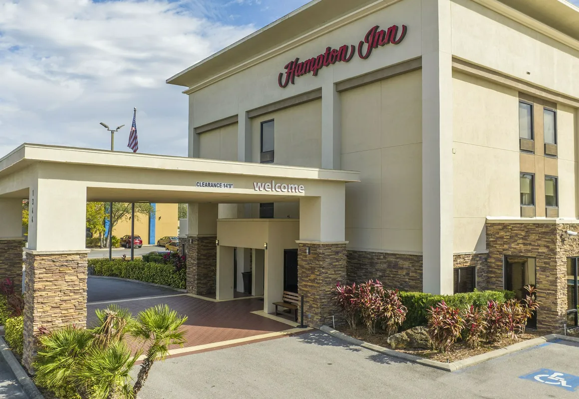 Hampton Inn Spring Hill hotel hero