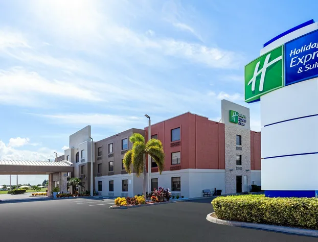 Holiday Inn Express Hotel & Suites Clewiston by IHG hotel detail image 1
