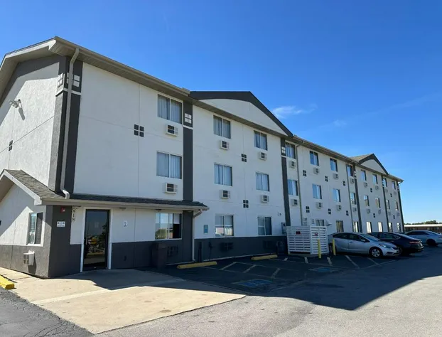 Super 8 by Wyndham Bloomington/Normal hotel detail image 2