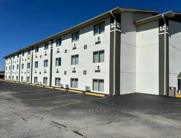 Super 8 by Wyndham Bloomington/Normal hotel detail image 3