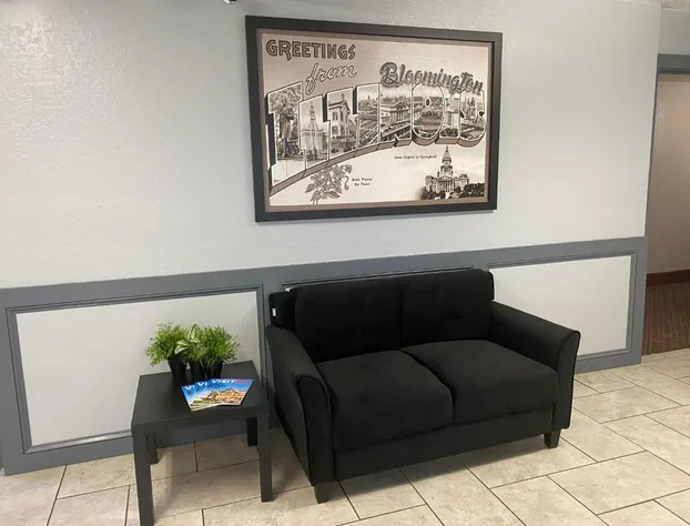 Super 8 by Wyndham Bloomington/Normal hotel detail image 4