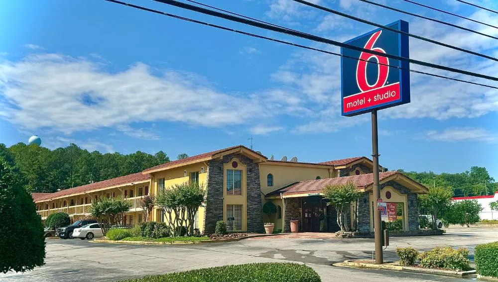 Motel 6 Huntsville, AL – University Dr. hotel hero