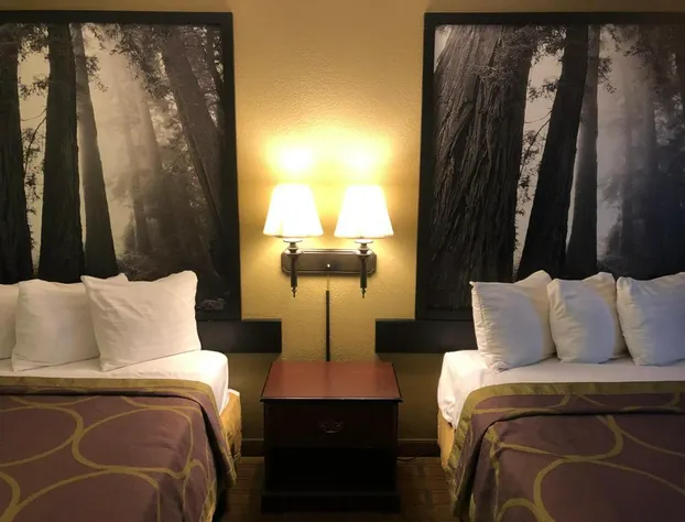 Super 8 by Wyndham Corning hotel detail image 3