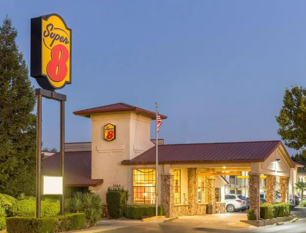 Super 8 by Wyndham Corning hotel detail image 1