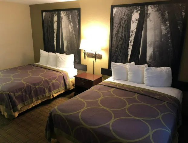 Super 8 by Wyndham Corning hotel detail image 4