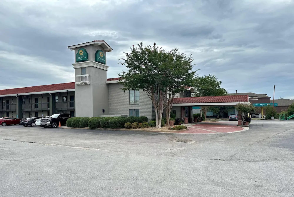 La Quinta Inn by Wyndham Huntsville Research Park hotel hero