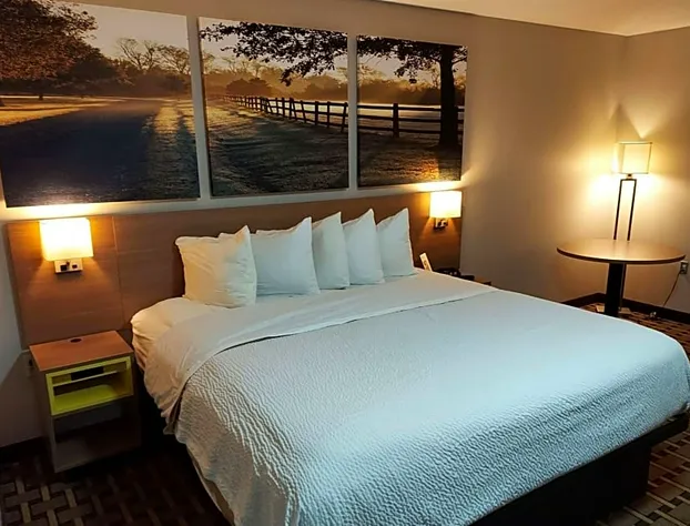 Days Inn & Suites by Wyndham Huntsville hotel detail image 3