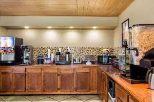 Econo Lodge Madison Airport hotel detail image 2