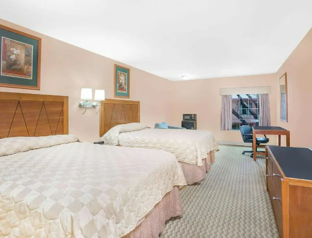 Super 8 by Wyndham San Angelo hotel detail image 4