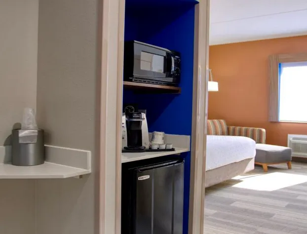 Holiday Inn Express Hotel & Suites BYRAM by IHG hotel detail image 2