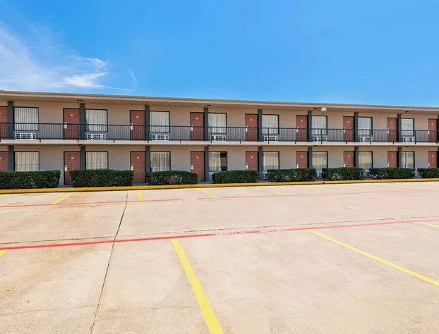 Econo Lodge Texarkana I-30 hotel detail image 3