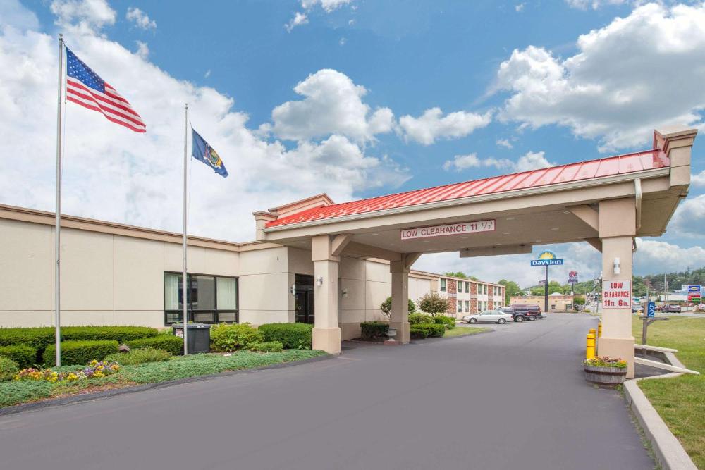 Days Inn by Wyndham Liberty hotel hero