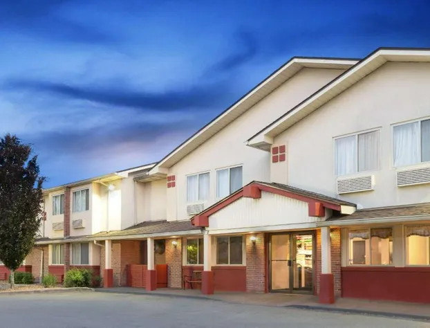 Super 8 by Wyndham Kingston hotel detail image 1