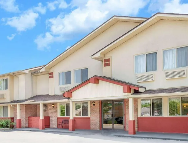 Super 8 by Wyndham Kingston hotel detail image 2