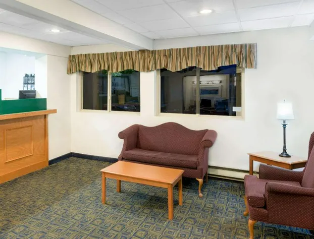 Super 8 by Wyndham Kingston hotel detail image 2