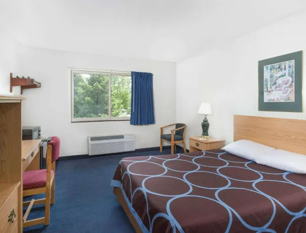 Super 8 by Wyndham Kingston hotel detail image 3