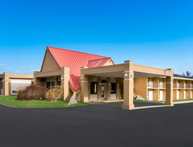 Econo Lodge Inn & Suites Binghamton hotel detail image 1