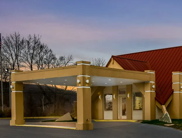 Econo Lodge Inn & Suites Binghamton hotel detail image 2