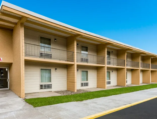 Econo Lodge Inn & Suites Binghamton hotel detail image 3