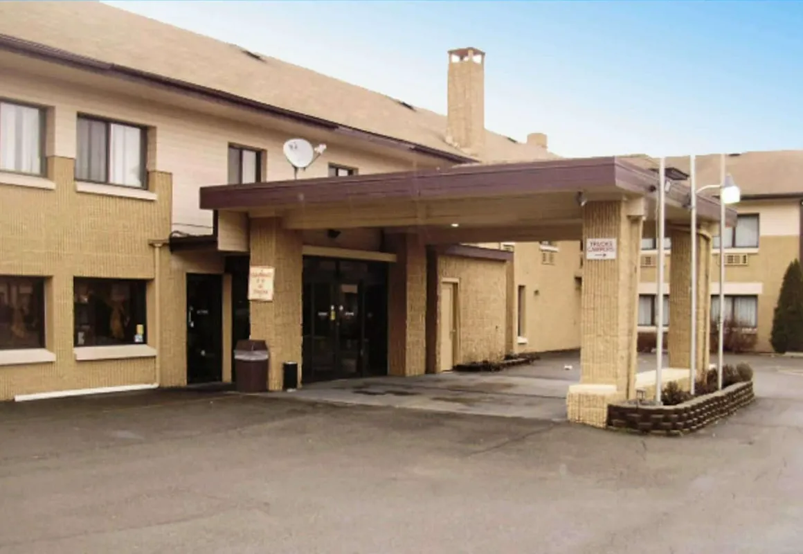 Quality Inn & Suites Binghamton Vestal hotel hero
