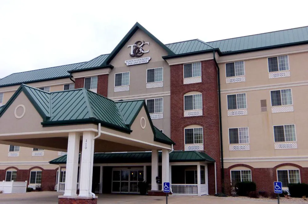 Town & Country Inn and Suites hotel hero