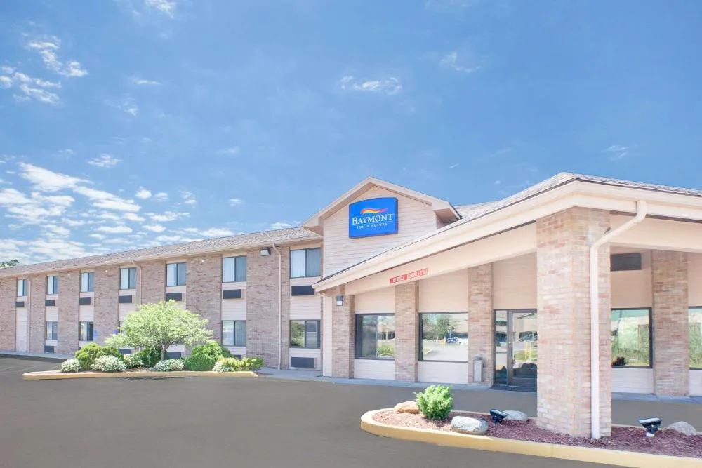 Baymont by Wyndham Port Huron hotel hero
