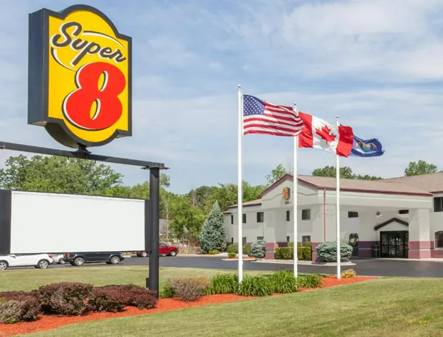 Super 8 by Wyndham Marysville/Port Huron Area hotel detail image 3