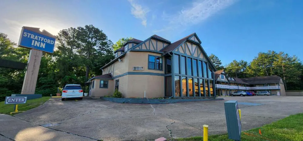 Stratford Inn Tyler hotel hero