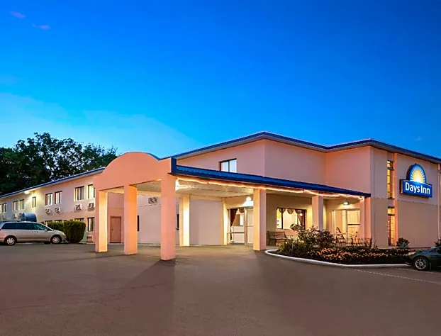 Days Inn by Wyndham Auburn/Finger Lakes Region hotel detail image 1