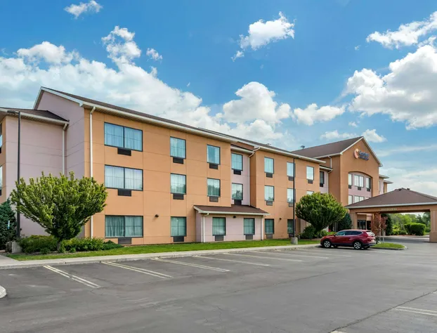 Comfort Inn & Suites Farmington - Victor hotel detail image 1