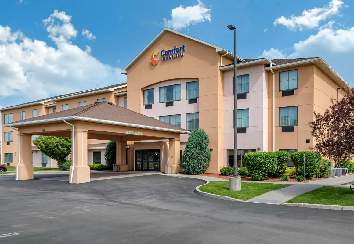 Comfort Inn & Suites Farmington - Victor hotel hero