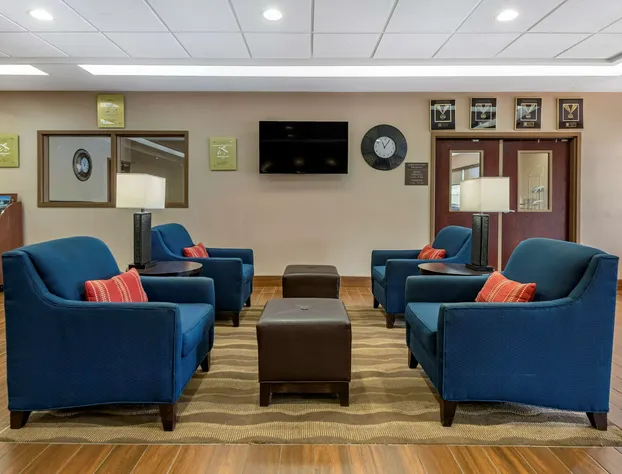 Comfort Inn & Suites Farmington - Victor hotel detail image 3