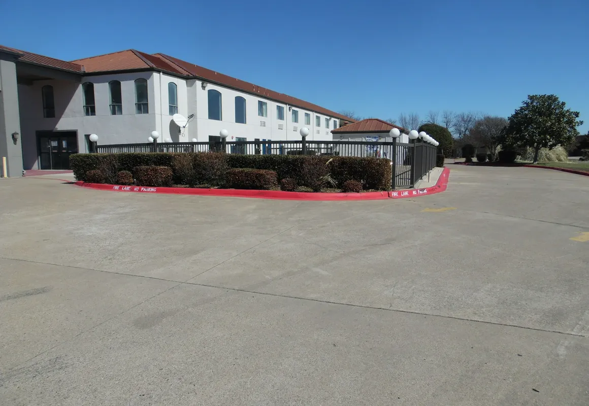 Motel 6 Ennis, TX hotel hero