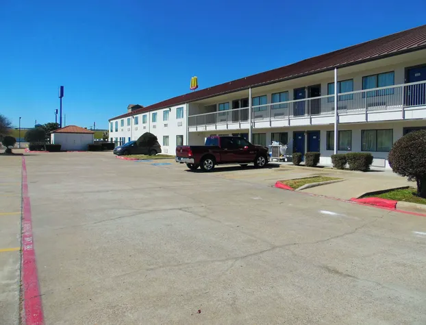 Motel 6 Ennis, TX hotel detail image 1