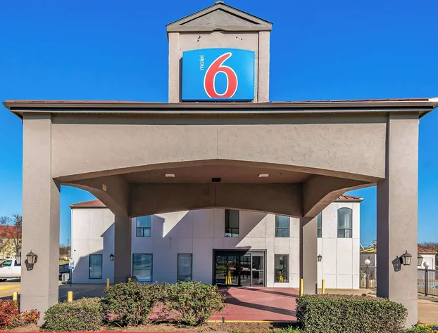 Motel 6 Ennis, TX hotel detail image 2