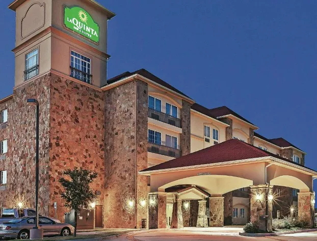 La Quinta Inn & Suites by Wyndham McKinney hotel detail image 1