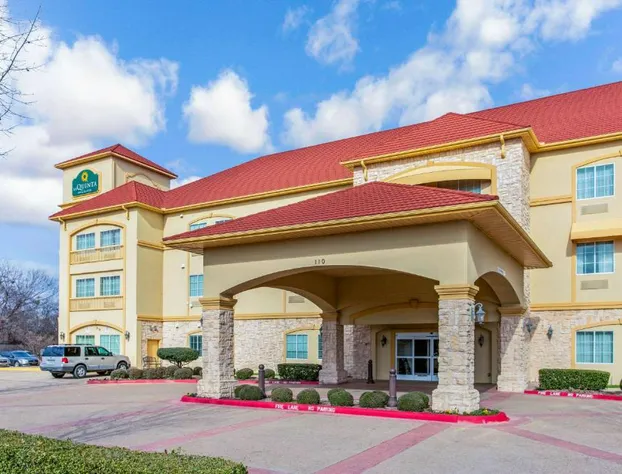 La Quinta Inn & Suites by Wyndham Ennis hotel detail image 1