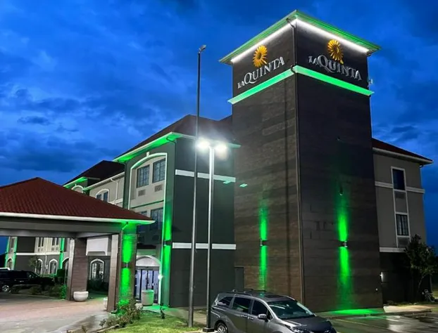 La Quinta Inn & Suites by Wyndham Alvarado hotel detail image 3