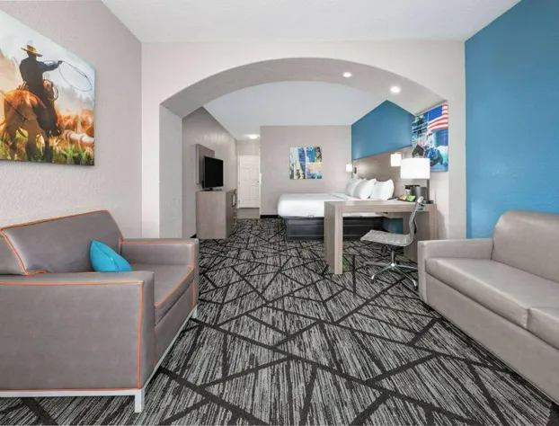 La Quinta Inn & Suites by Wyndham Alvarado hotel detail image 4