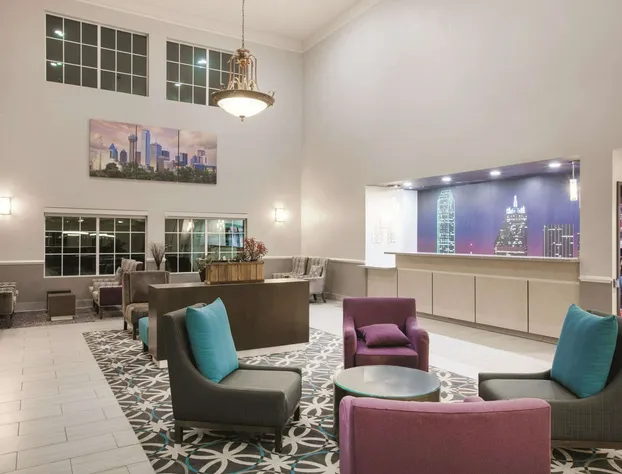 La Quinta Inn & Suites by Wyndham Mansfield TX hotel detail image 3