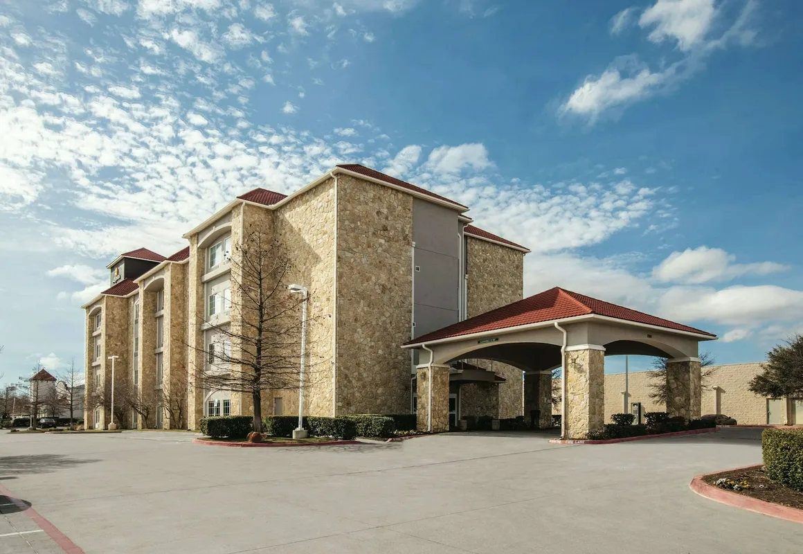 La Quinta Inn & Suites by Wyndham Mansfield TX hotel hero