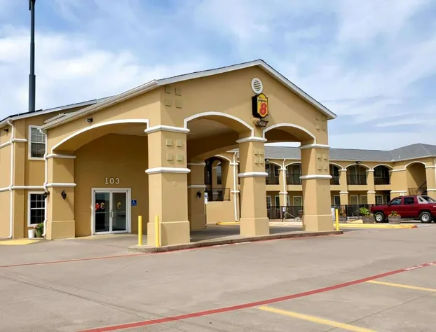 Super 8 by Wyndham Forney/East Dallas hotel detail image 1