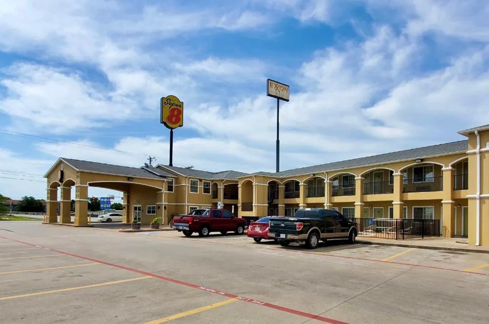Super 8 by Wyndham Forney/East Dallas hotel hero