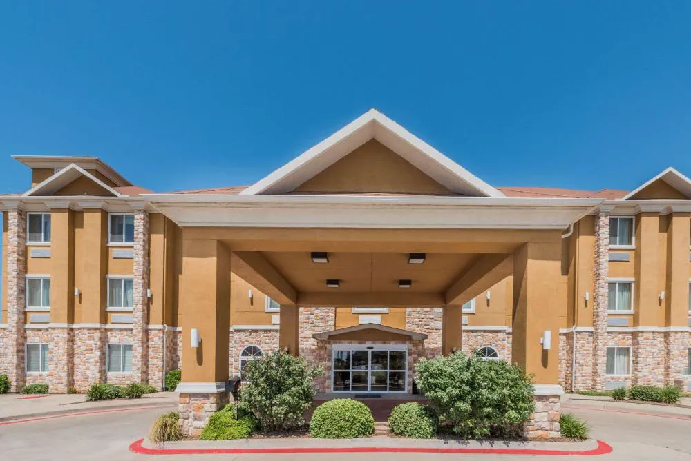 Days Inn & Suites by Wyndham Cleburne TX hotel hero