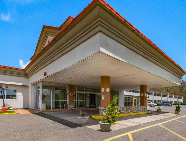 Red Carpet Inn Hazleton hotel detail image 1