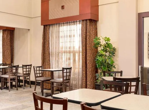 Travelodge by Wyndham Oshawa Whitby hotel detail image 4